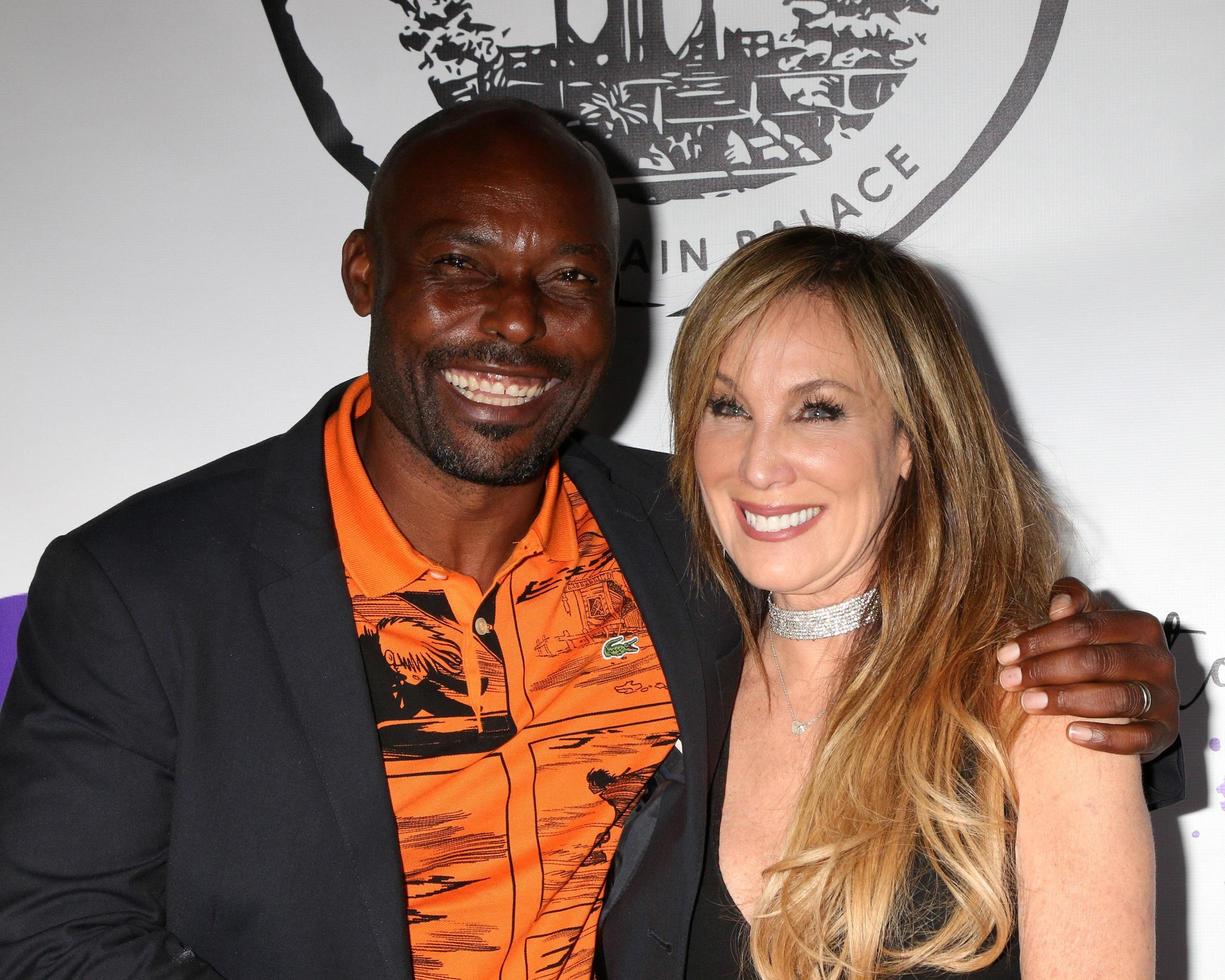 LOS ANGELES - OCT 16   Jimmy Jean-Louis, Cindy Cowan at the Women Empowering Women - The Unstoppable Warrior at the Yamashiro Hollywood on October 16, 2018 in Los Angeles, CA photo
