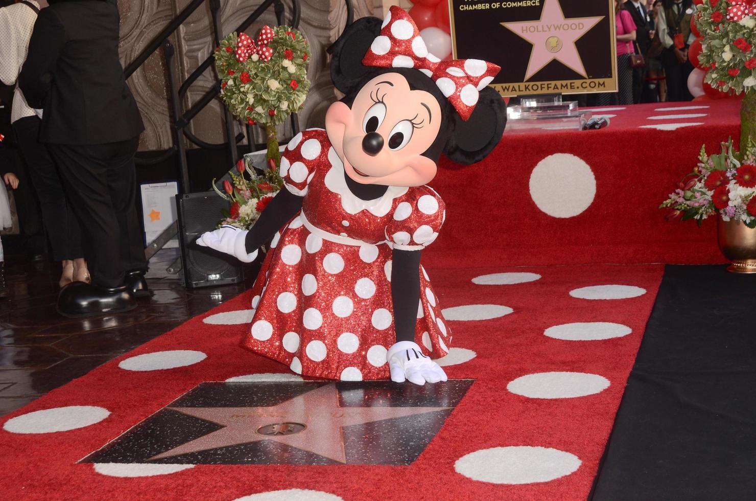 los angeles - 22 de enero minnie mouse en la ceremonia de la estrella de minnie mouse en el paseo de la fama de hollywood el 22 de enero de 2018 en hollywood, ca foto