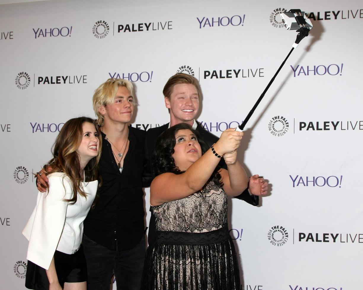 los angeles - 3 de mayo - laura marano, ross lynch, calum worthy, raini rodriguez en la proyección especial y panel de austin and ally en el paley center for media el 3 de mayo de 2015 en beverly hills, ca foto