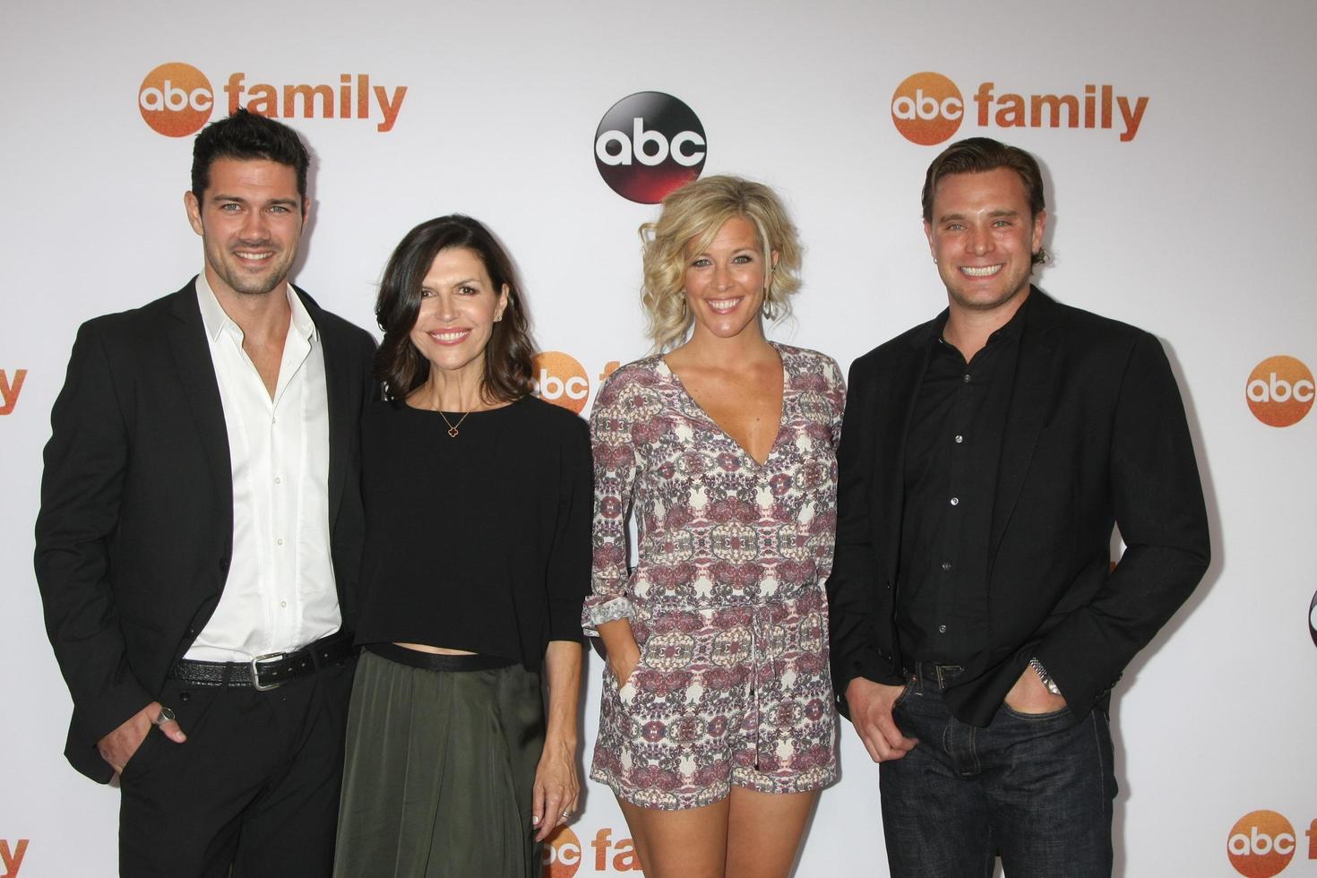 , los angeles - 4 de agosto - ryan paevey, finola hughes, laura wright, billy miller en la fiesta abc tca summer press tour 2015 en el beverly hilton hotel el 4 de agosto de 2015 en beverly hills, ca foto