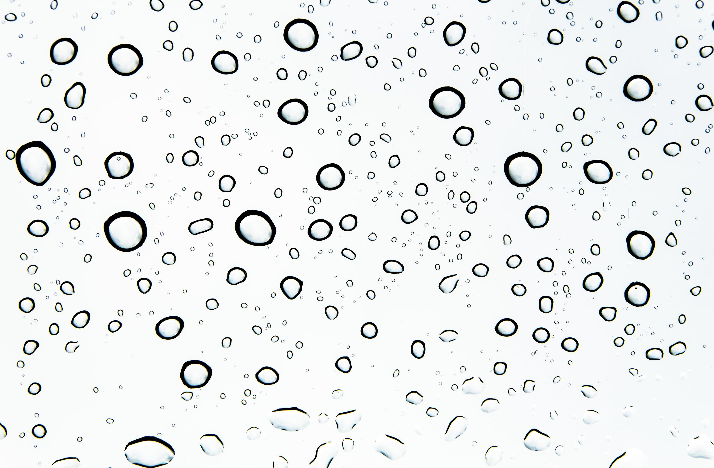 Drops of water and water beads on clear glass. 13245478 Stock Photo at