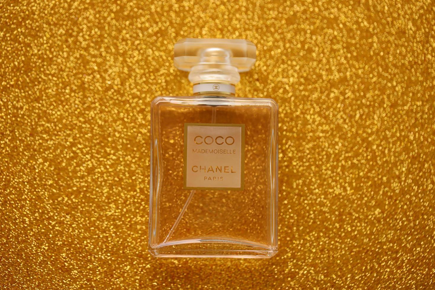 TERNOPIL, UKRAINE - SEPTEMBER 2, 2022 Coco Mademoiselle Chanel Paris  worldwide famous french perfume bottle on shiny glitter background in  golden colors 13250081 Stock Photo at Vecteezy