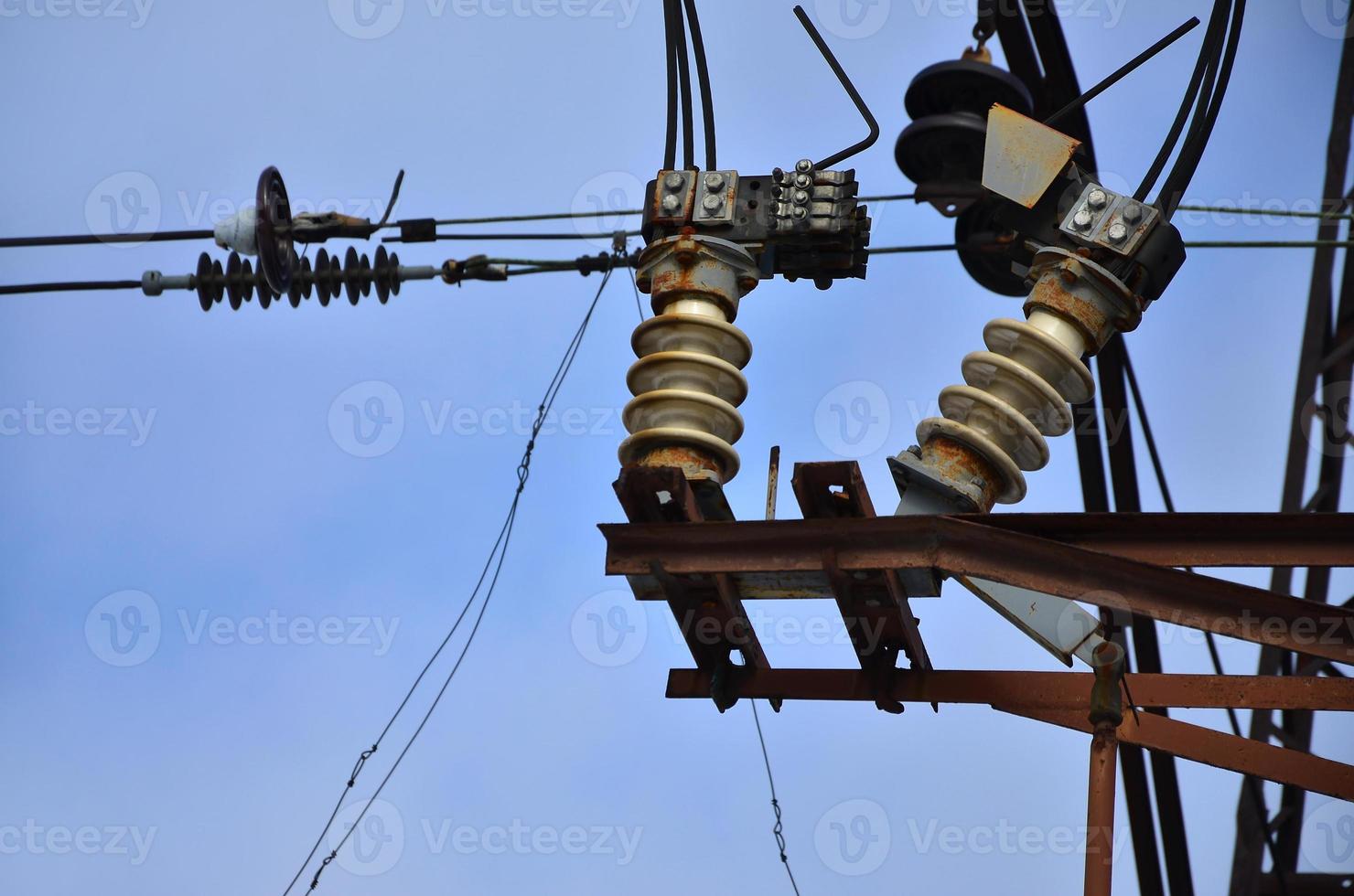 algunos detalles de un poste de alto voltaje foto