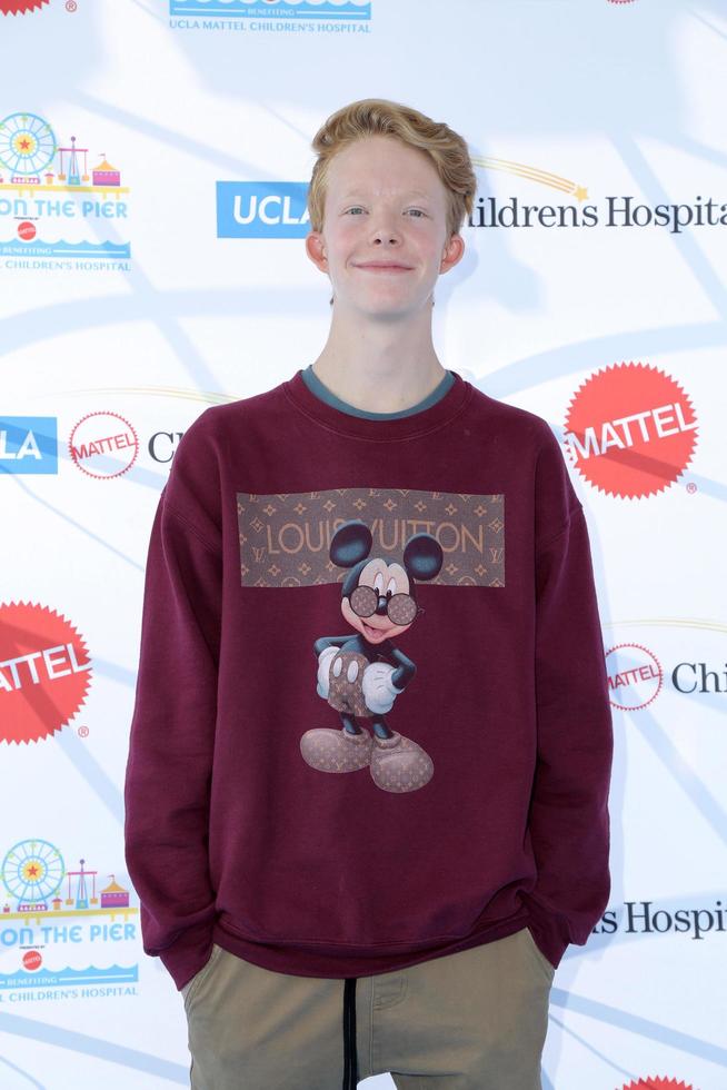 los angeles, 18 de noviembre - cody veith en la fiesta del hospital infantil de ucla en el muelle en el muelle de santa monica el 18 de noviembre de 2018 en santa monica, ca foto