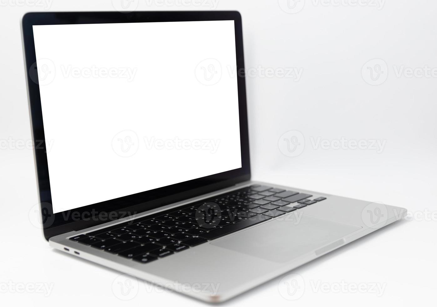 computadora portátil pantalla en blanco sobre fondo blanco.tecnología empresarial foto