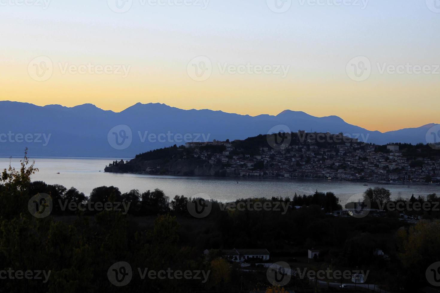 paisaje del lago ohrid foto