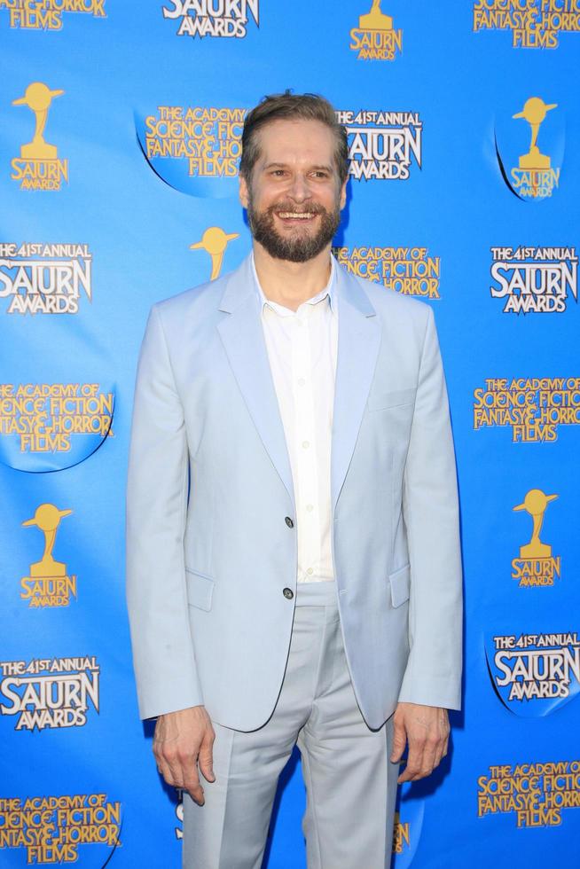 los angeles - 25 de junio - bryan fuller en la 41ª entrega anual de los premios saturno llegadas a los náufragos el 25 de junio de 2015 en burbank, ca foto