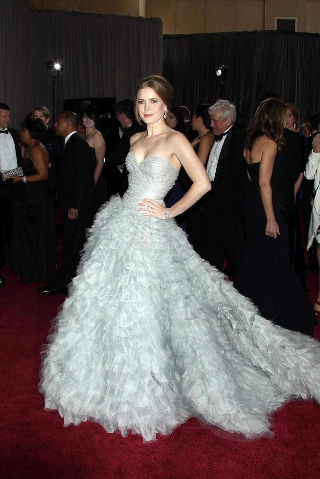 los angeles - 24 de febrero - amy adams llega a los 85 premios de la academia presentando los oscar en el dolby theater el 24 de febrero de 2013 en los angeles, ca foto