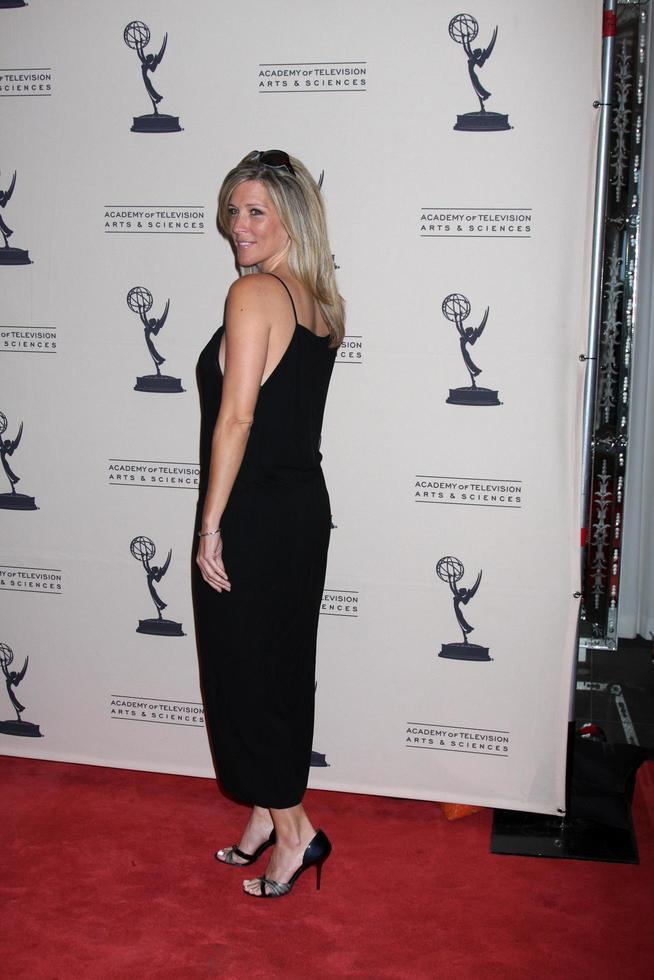 los angeles - 14 de junio - laura wright llega a la recepción de los nominados a los premios emmy diurnos atas en el hotel sls en beverly hills el 14 de junio de 2012 en los angeles, ca foto