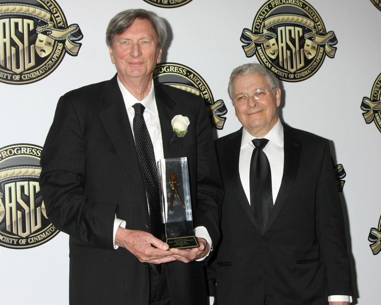 los angeles - 15 de febrero - john bailey, lawrence kasden en los premios de la sociedad americana de directores de fotografía de 2015 en un hotel century plaza el 15 de febrero de 2015 en century city, ca foto