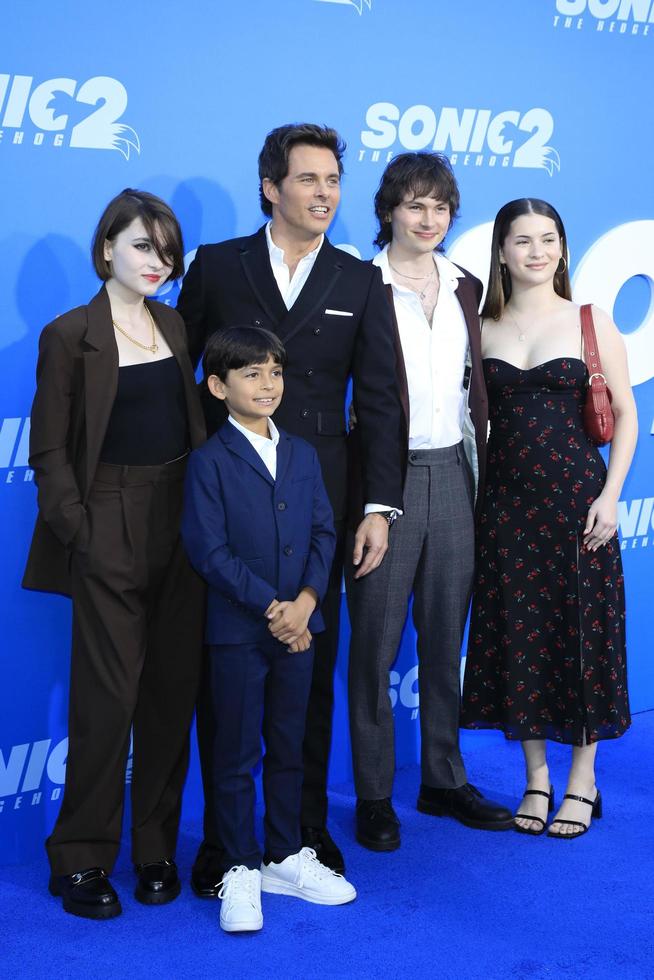 los angeles 5 de abril mary james marsden, william luca costa