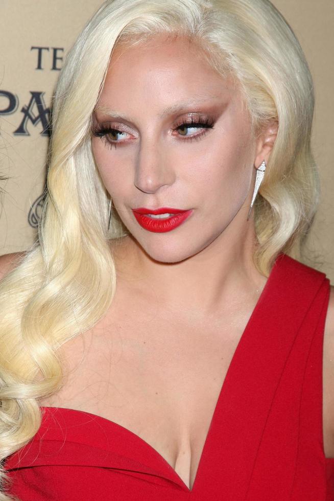 los angeles - 3 de octubre - lady gaga en la historia de horror americana - proyección de estreno del hotel en los teatros regal 14 el 3 de octubre de 2015 en los angeles, ca foto