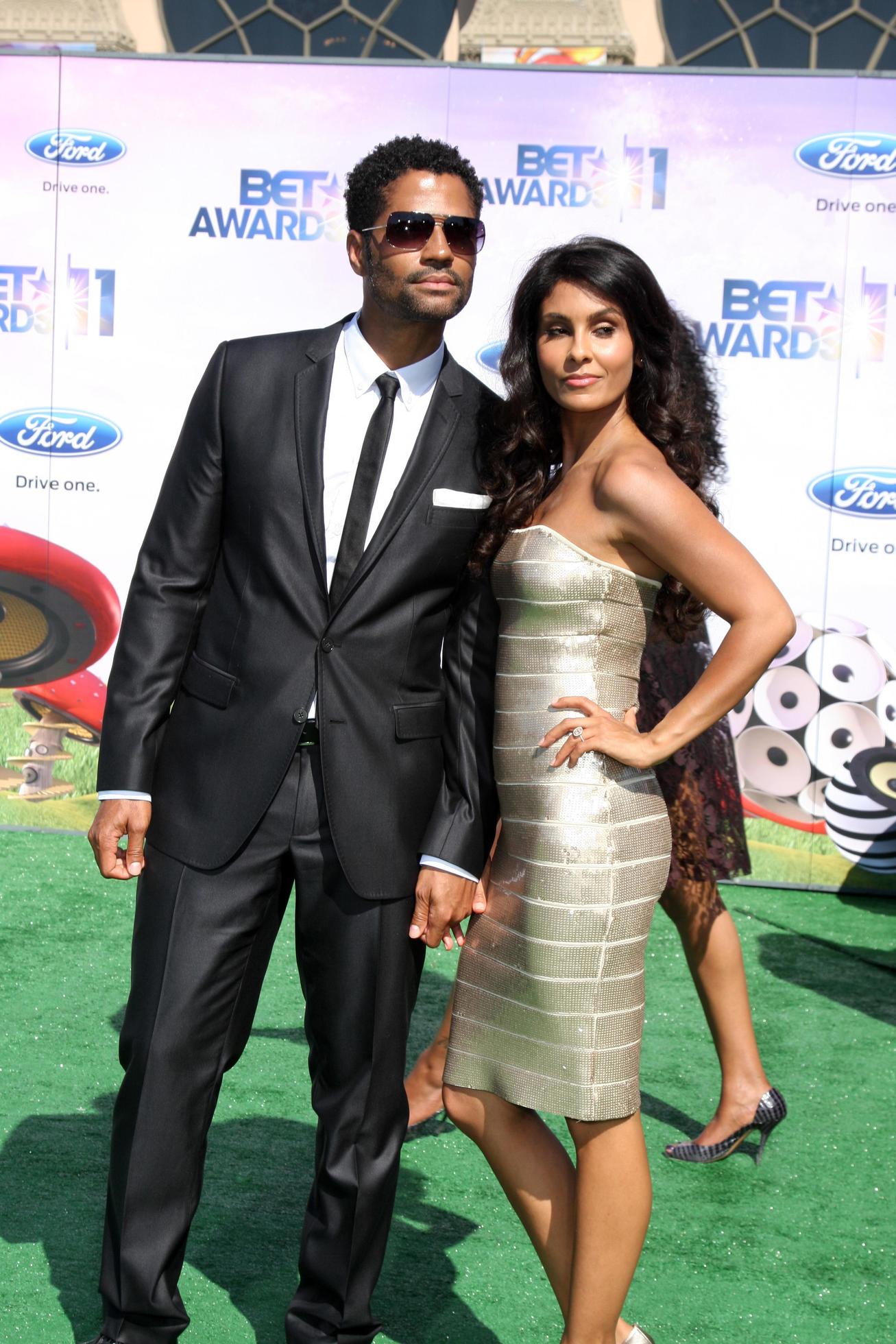 LOS ANGELES - JUN 26 - Eric Benet, Manuela Testolini arriving at the LOS ANGELES - JUN 26 - Eric Benet, Manuela Testolini arriving at the