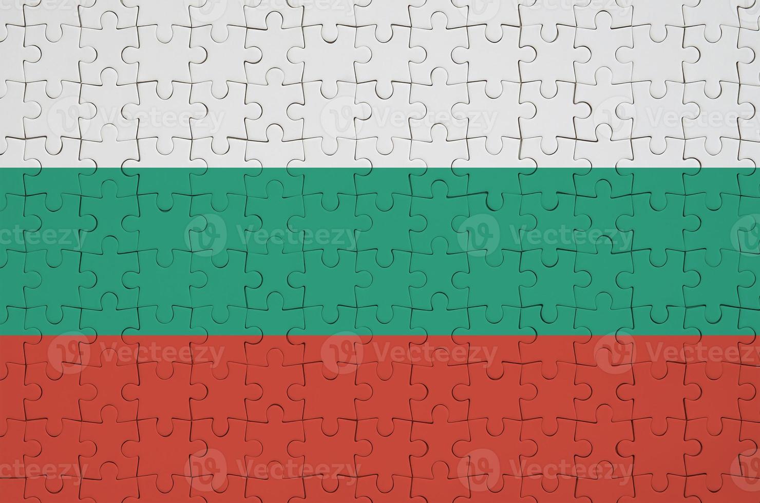 la bandera de bulgaria se representa en un rompecabezas doblado foto