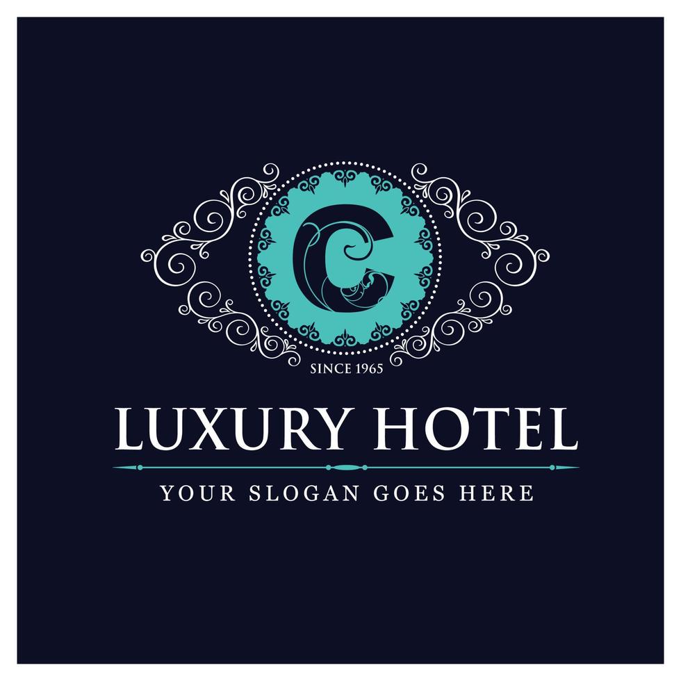 diseño de hotel de lujo con logo y vector de tipografía