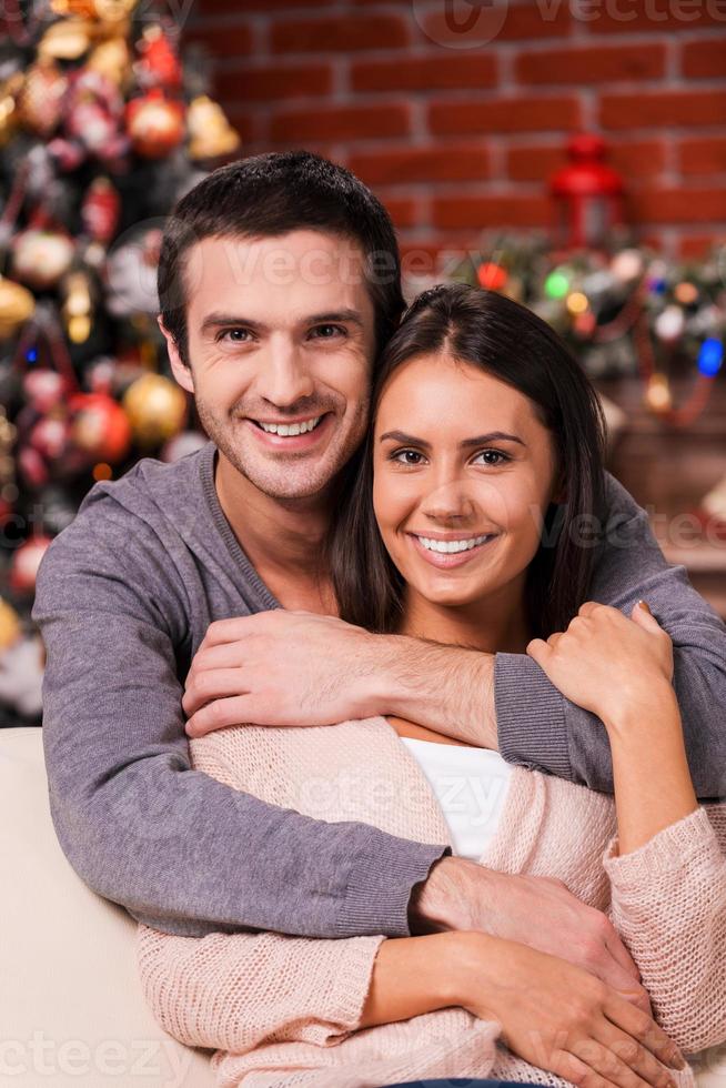 Capturing a happy moment. Beautiful young loving couple bonding to each  other and smiling while making selfie with Christmas Tree in the background  13292958 Stock Photo at Vecteezy