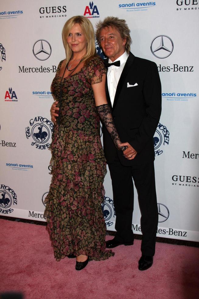 LOS ANGELES, OCT 23 - Penny Lancaster, Rod Stewart arrives at the 2010 Carousel of Hope Ball at Beverly HIlton Hotel on October 23, 2010 in Beverly Hills, CA photo