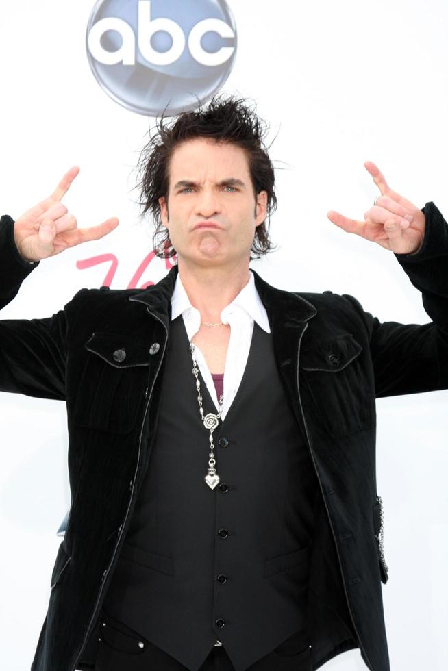 las vegas, 22 de mayo - pat monahan llegando a los premios billboard music awards 2011 en mgm grand garden arena el 22 de mayo de 2010 en las vegas, nv foto