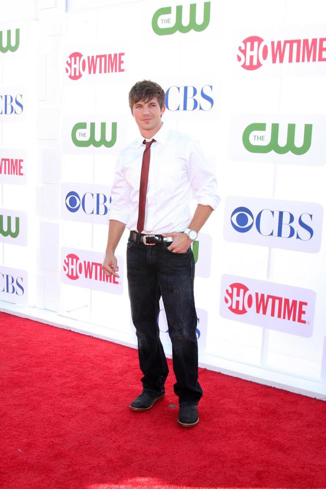 los angeles, 29 de julio - matt lanter llega a la fiesta tca de verano de 2012 de cbs, cw y showtime en el estacionamiento adyacente del hotel beverly hilton el 29 de julio de 2012 en beverly hills, ca foto