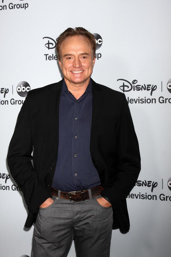 los angeles, 17 de enero - bradley whitford en el grupo de televisión disney-abc llegadas de la fiesta de la gira de prensa de invierno de 2014 en el langham huntington el 17 de enero de 2014 en pasadena, ca foto