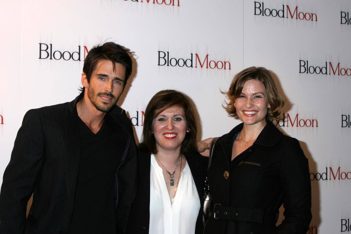 los angeles, 9 de febrero - brandon beemer, farnaz saminia, marissa tait llega a la proyección de luna de sangre en sony pictures studio el 9 de febrero de 2012 en culver city, ca foto