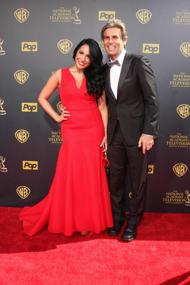 Los Ángeles, 26 de abril - El programa matutino español presenta los premios Emmy diurnos de 2015 en el lote de estudio de Warner Brothers el 26 de abril de 2015 en Burbank, CA. foto