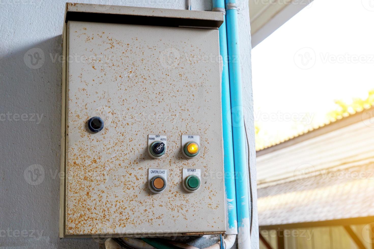 The water pump control cabinet is the motor control cabinet. Water pump can adjust the water pressure, water level in the tank. It is a checker which can work both Auto and Manual. photo