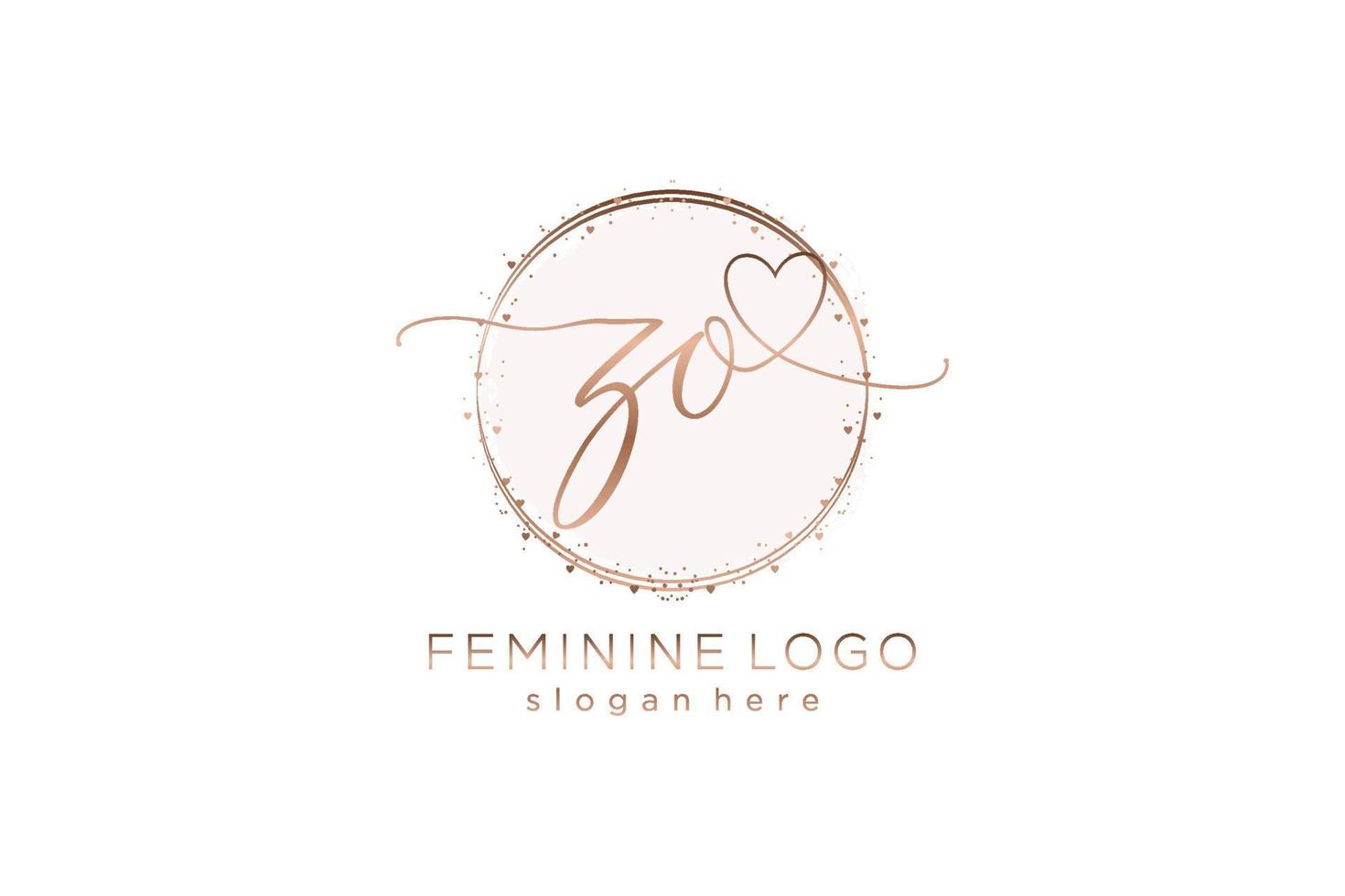 logotipo inicial de zo con plantilla de círculo logotipo vectorial de boda inicial, moda, floral y botánica con plantilla creativa. vector