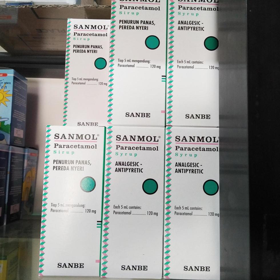 Depok, Indonesia, October 21, 2022, various brands of liquid medicine or syrup to reduce fever, relieve dry cough and phlegm for children or adults found in drug stores or pharmacies photo