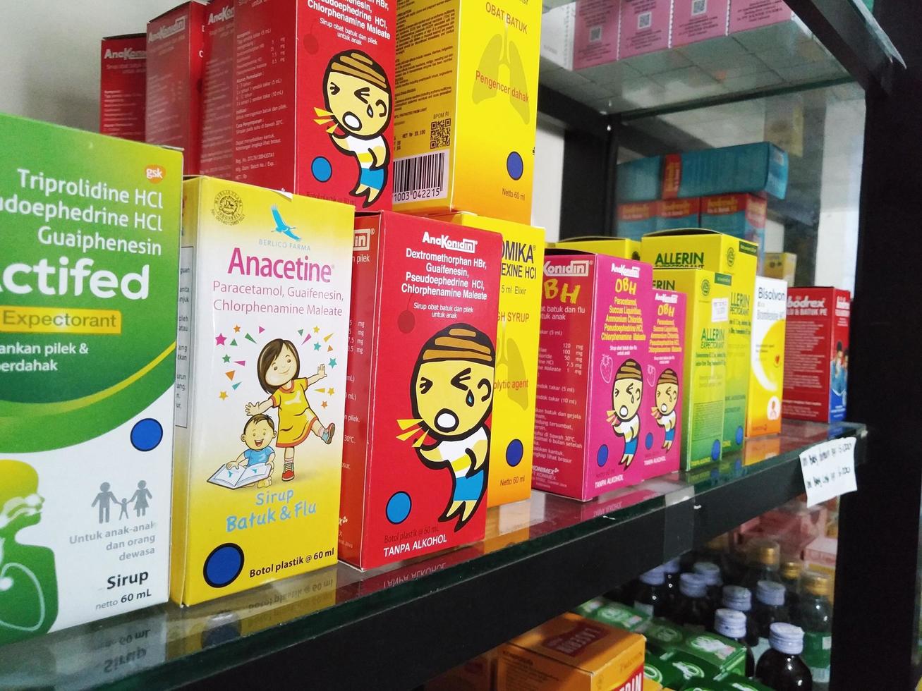 Depok, Indonesia, October 21, 2022, various brands of liquid medicine or syrup to reduce fever, relieve dry cough and phlegm for children or adults found in drug stores or pharmacies photo