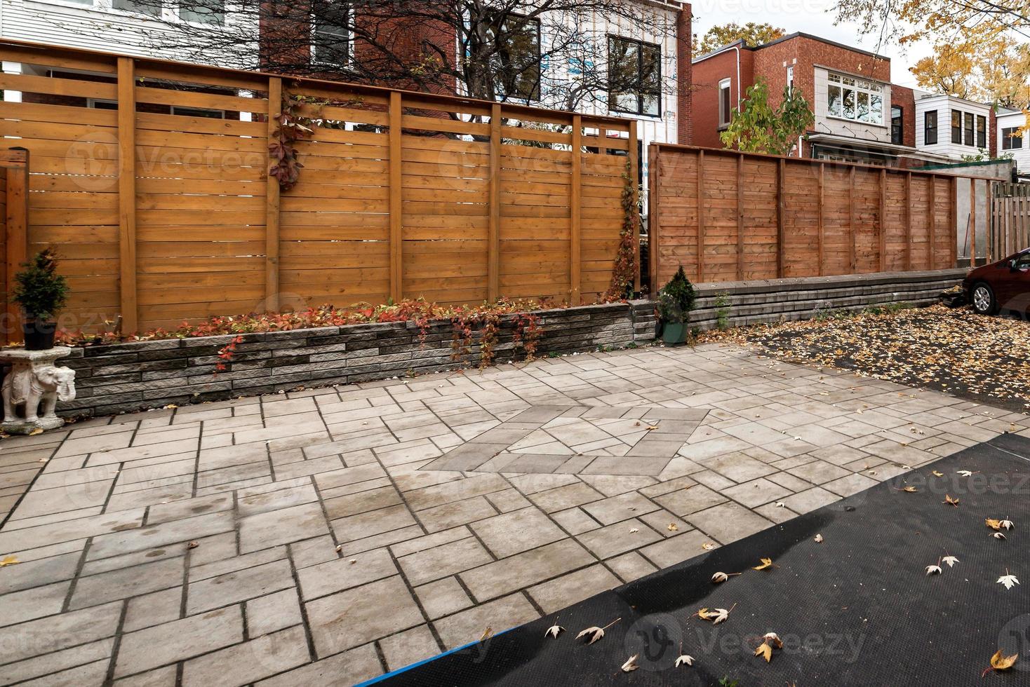 Apartamento moderno de lujo de alta gama completamente amueblado en Montreal con sótano terminado, dormitorios, lavandería, cocina, patio trasero y sala de estar. foto