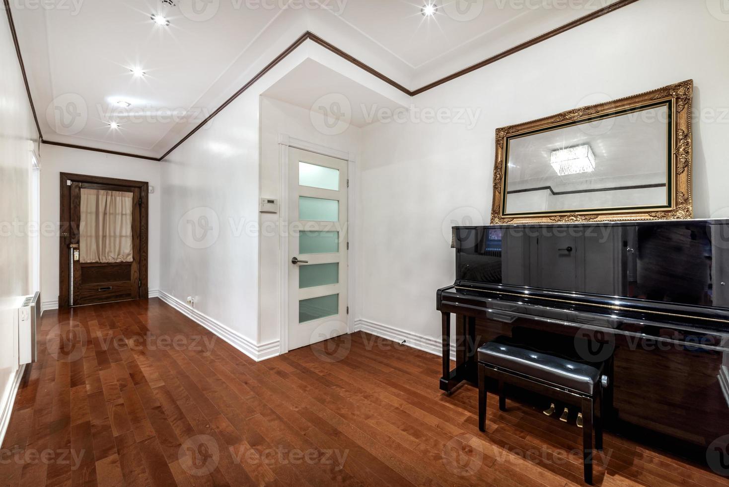 High end luxury modern fully furinished apartment in Montreal with finished basement, bedrooms, loundry, kitchen, backyard and living room photo