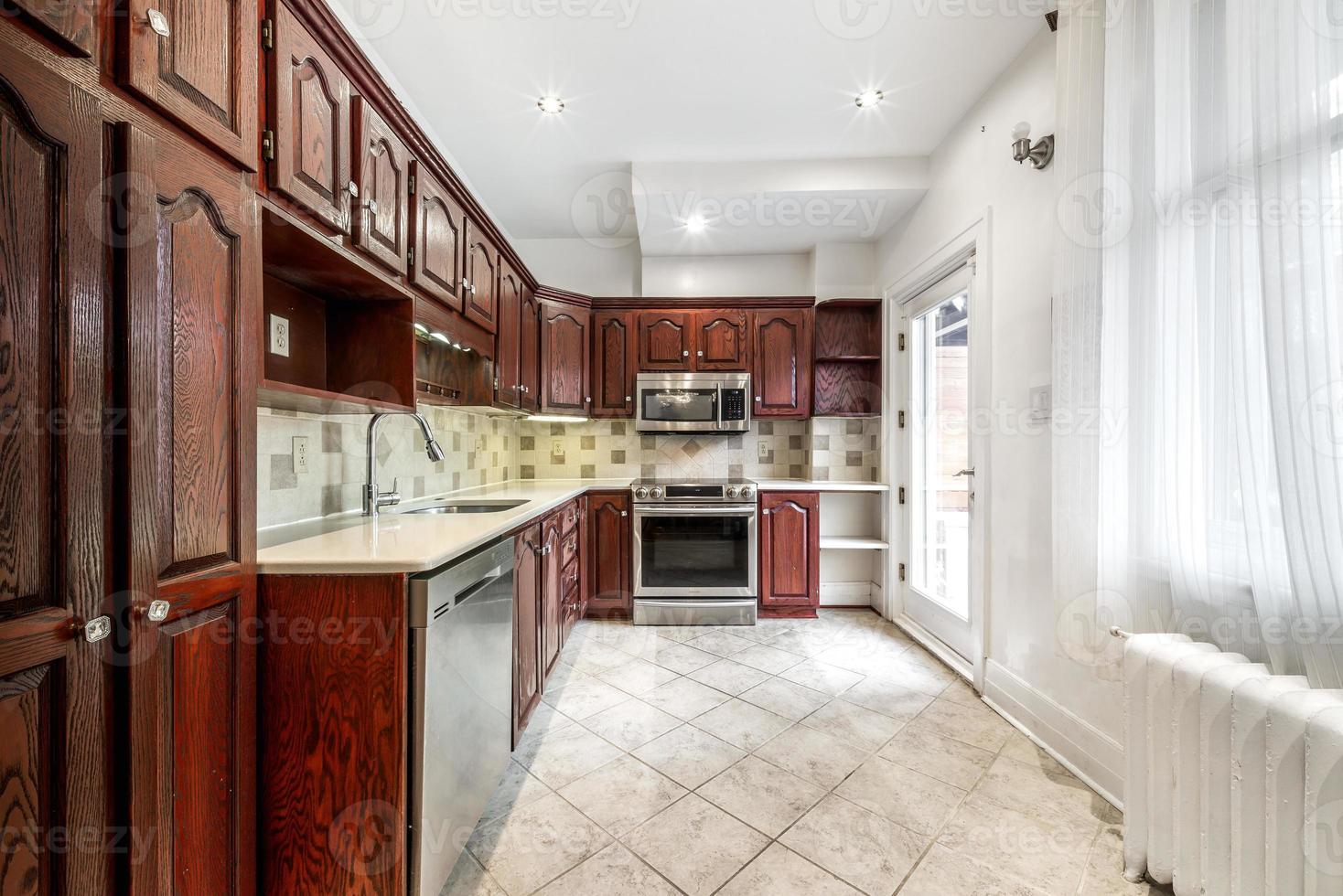 High end luxury modern fully furinished apartment in Montreal with finished basement, bedrooms, loundry, kitchen, backyard and living room photo