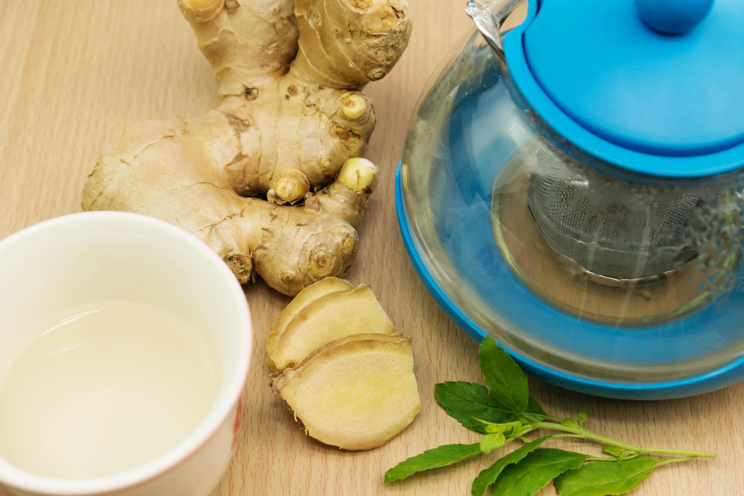 fresh ginger root juice 13331672 Stock Photo at Vecteezy