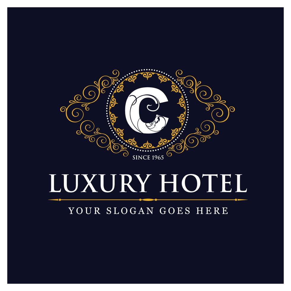 diseño de hotel de lujo con logo y vector de tipografía