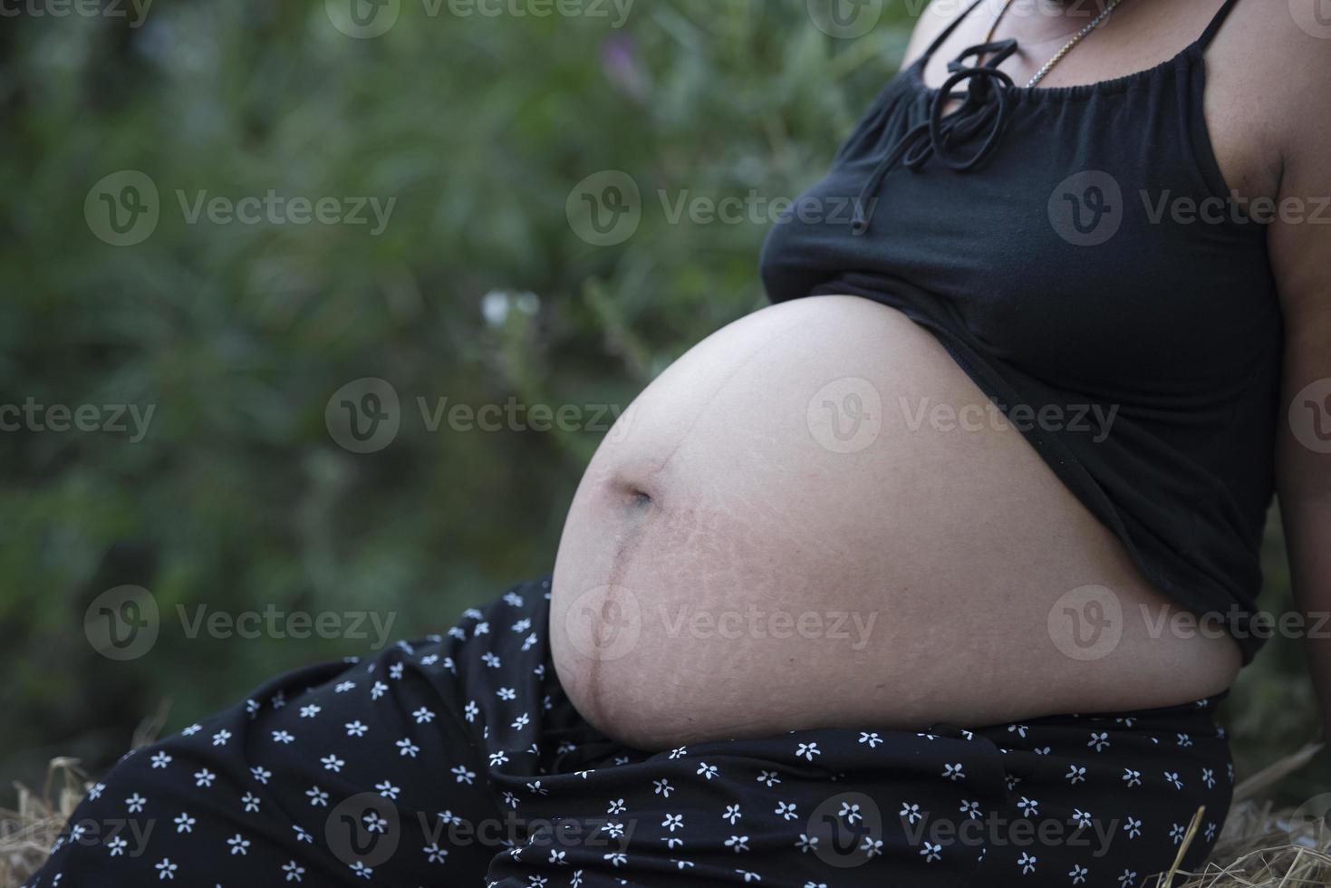 vientre de mujer embarazada. concepto de embarazo foto