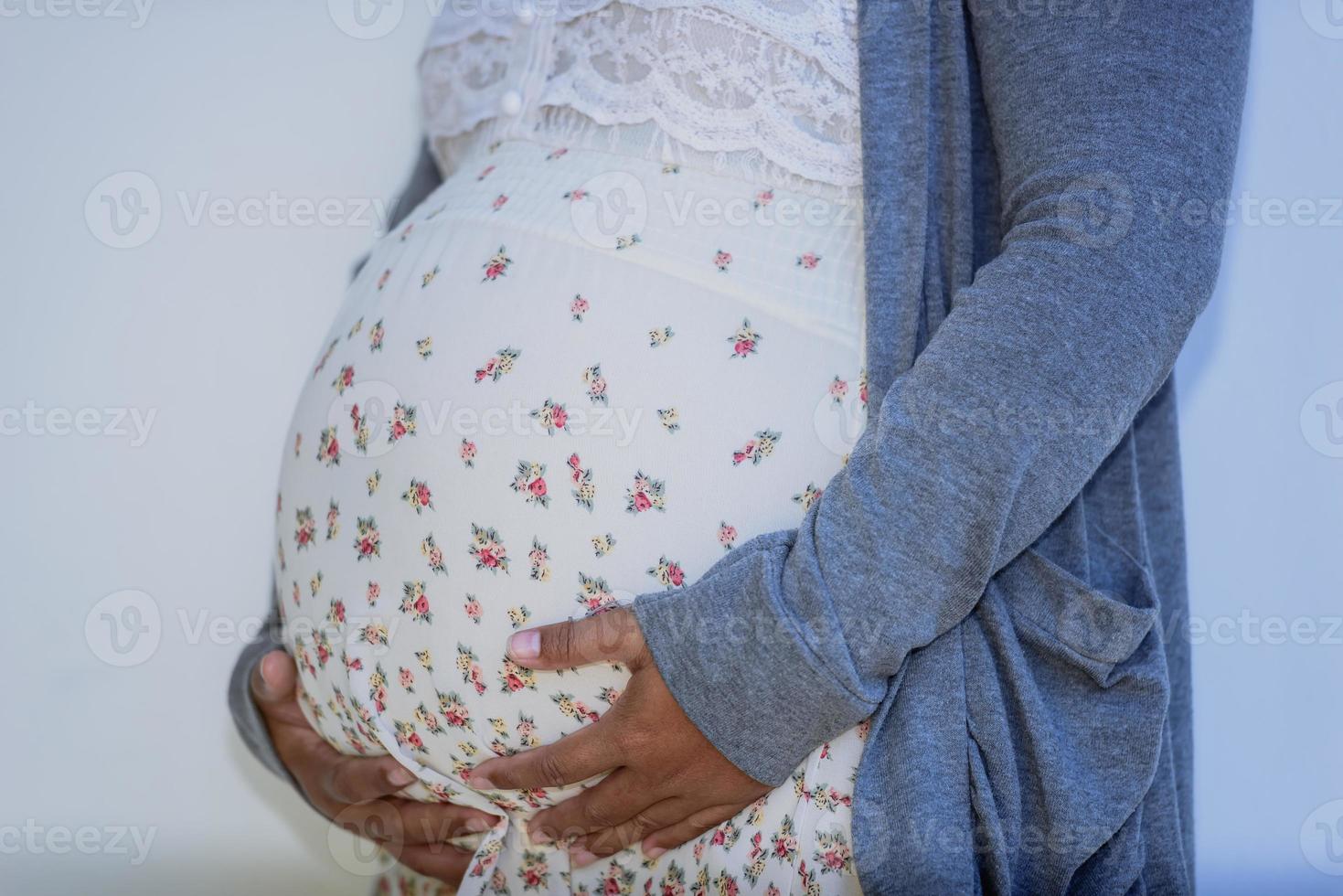 vientre de mujer embarazada. concepto de embarazo foto