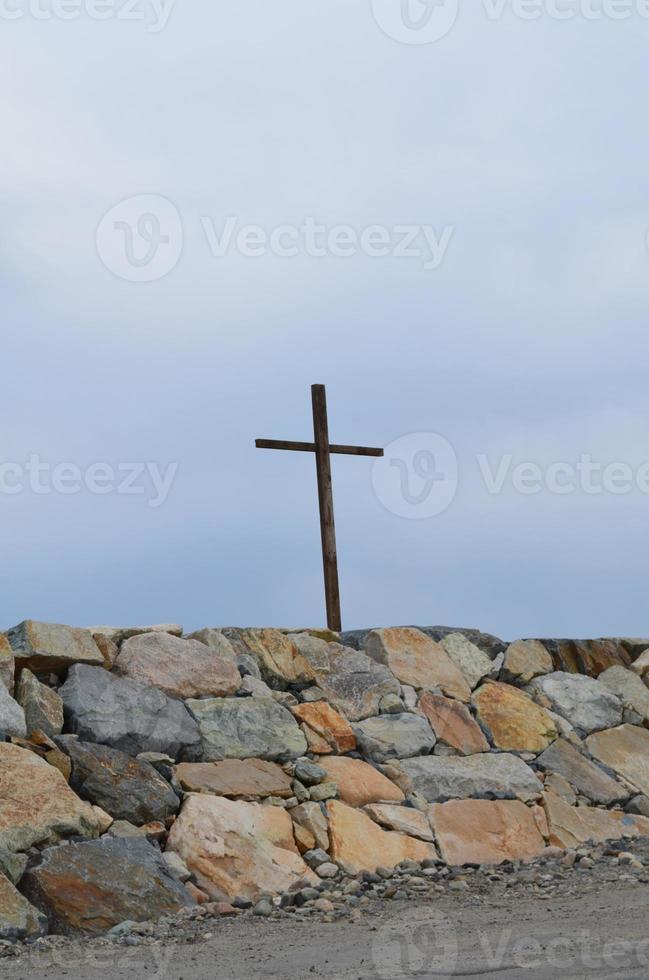 cruz cristiana de madera en scituate light foto