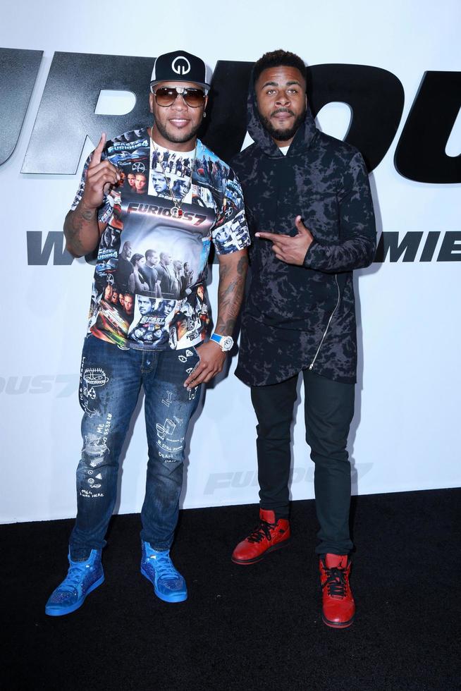 los angeles, 1 de febrero - flo rida, sage the gemini at the avengers age of ultron los angeles estreno en el teatro chino tcl el 1 de abril de 2015 en los angeles, ca foto