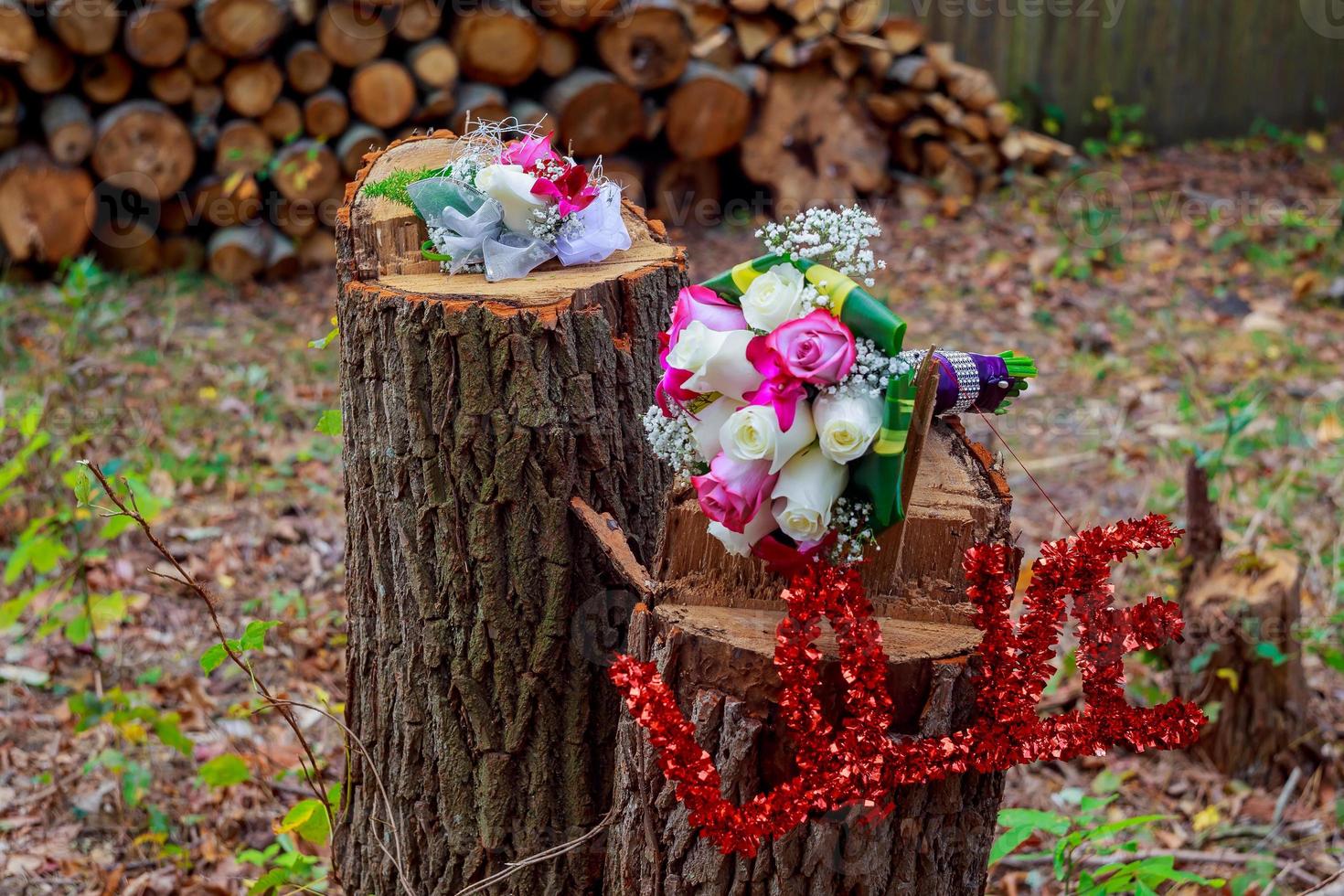 Bridal bouquet and groom's boutonniere photo