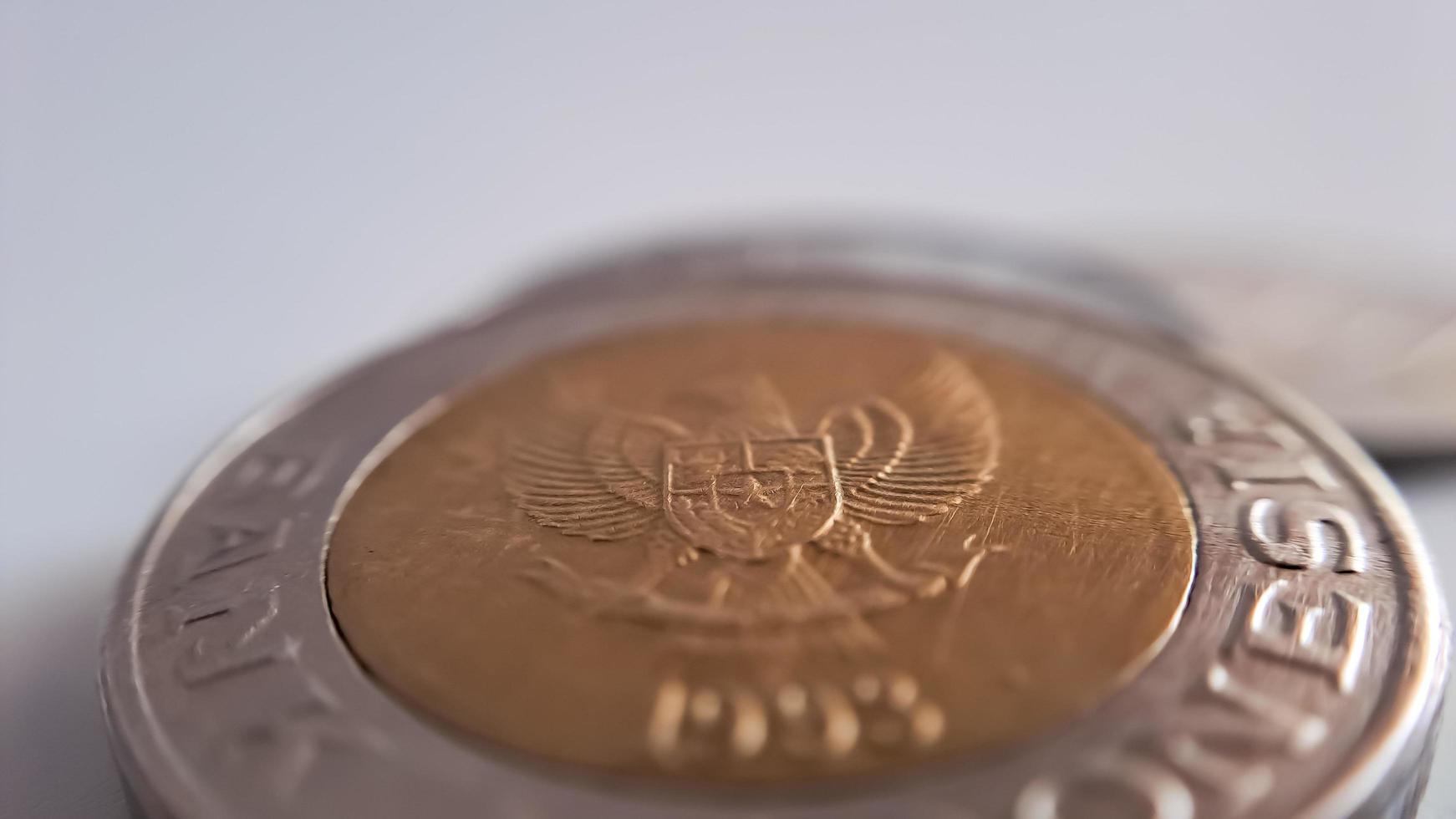 One thousand rupiah coin from Indonesia with the palm oil symbol isolated on white background, Diterbitkan oleh bank Indonesia pada tahun 1993 photo