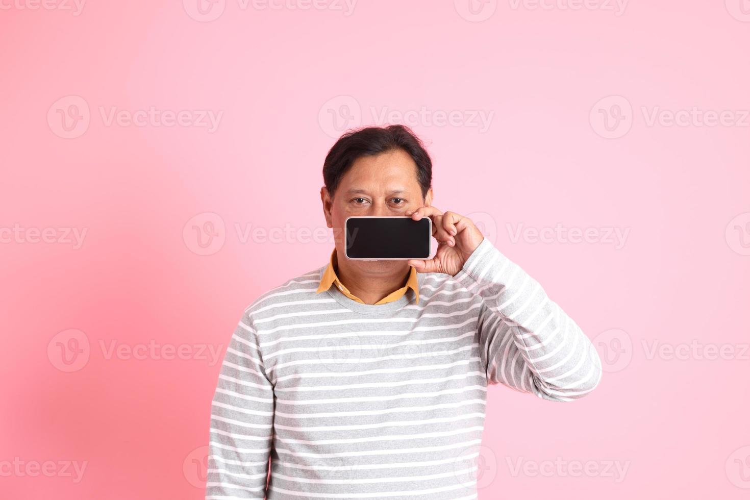 hombre del sudeste asiático foto