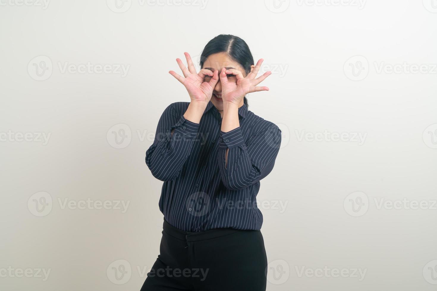 mujer asiática, con, ok, señal de mano foto