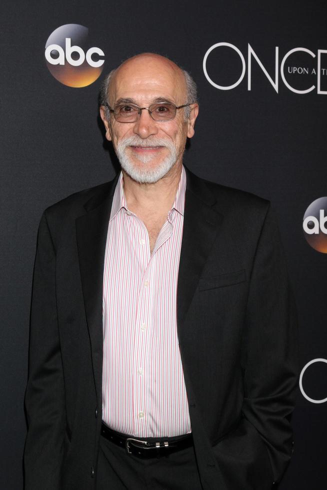 los angeles - 8 de mayo - tony amendola en la fiesta final de la serie once upon a time en el hotel de londres el 8 de mayo de 2018 en west hollywood, ca foto