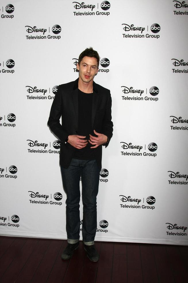 los angeles, 10 de enero - erik stocklin asiste a la fiesta de invierno 2013 de abc tca en el hotel langham huntington el 10 de enero de 2013 en pasadena, ca foto