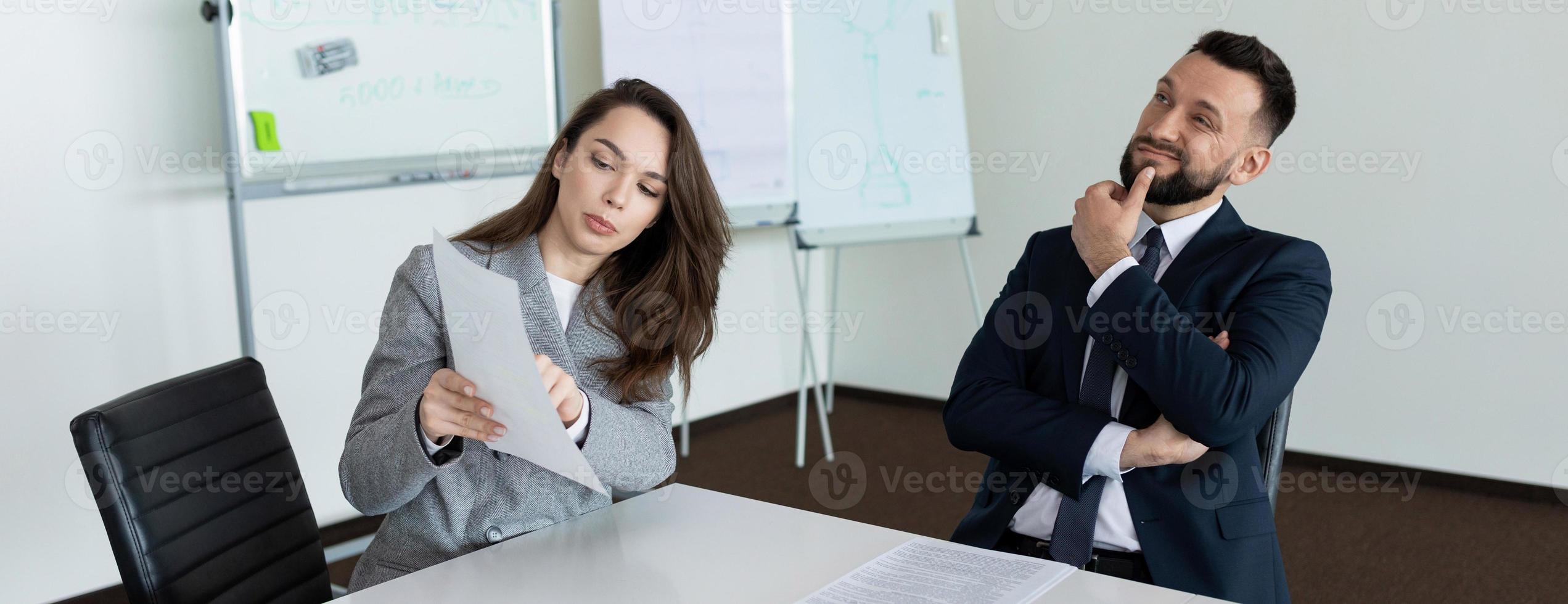 presentation of an employee when applying for a job for an interview photo