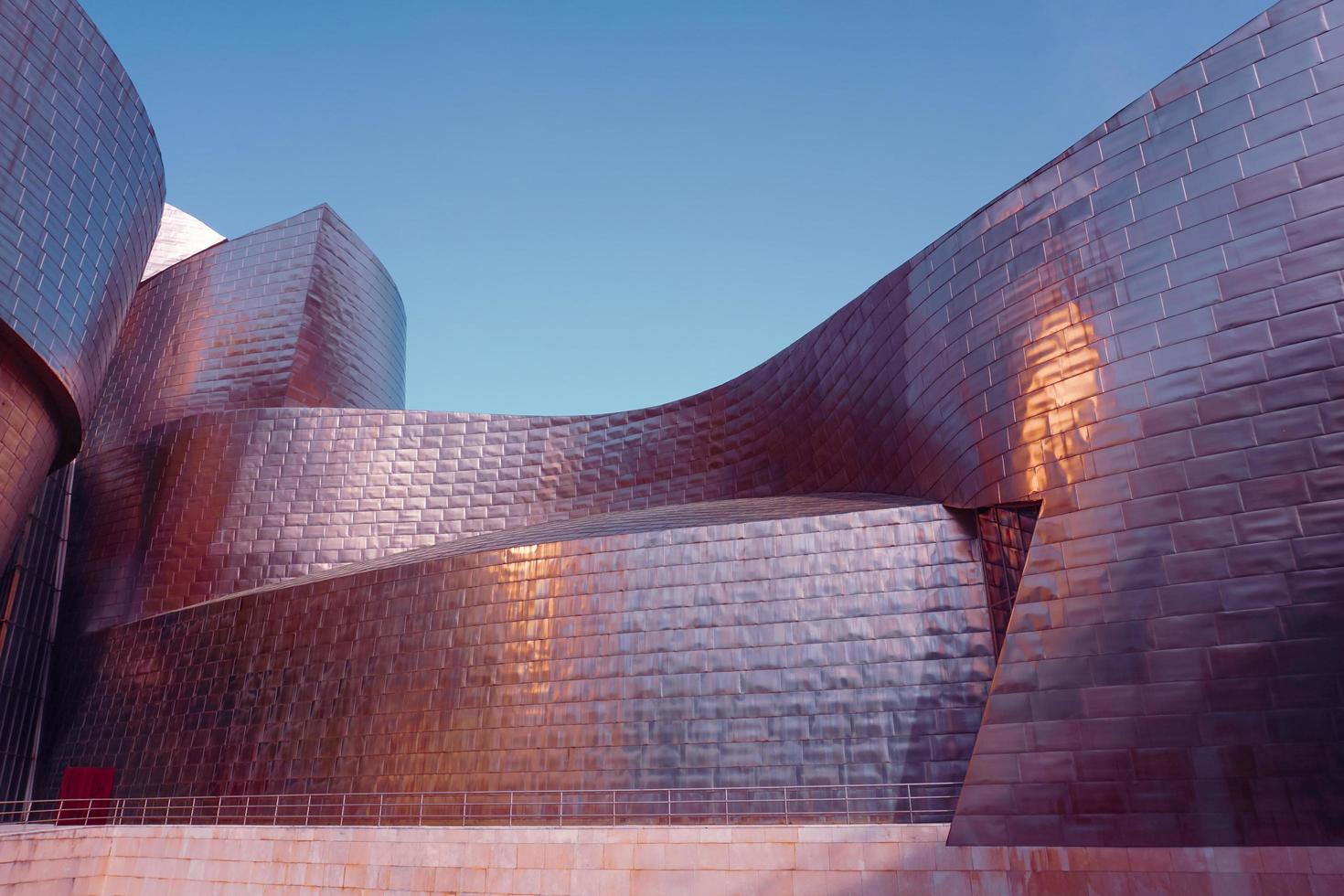 bilbao, bizkaia, españa, 2022 - museo guggenheim bilbao arquitectura, destino de viaje foto