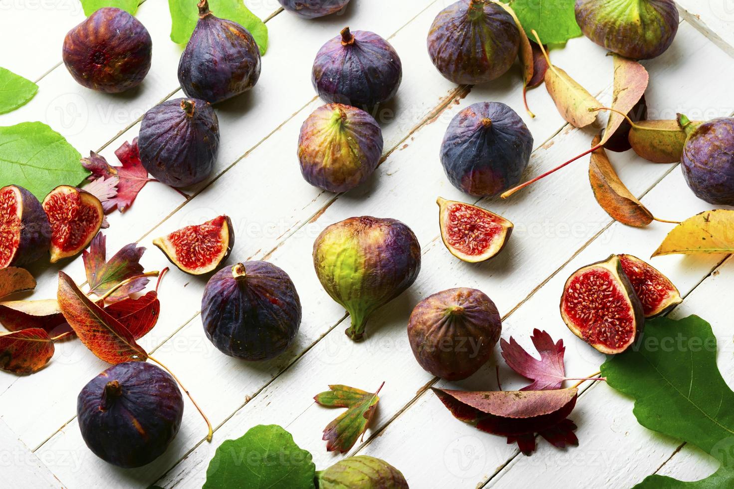Harvest of autumn figs 13415931 Stock Photo at Vecteezy