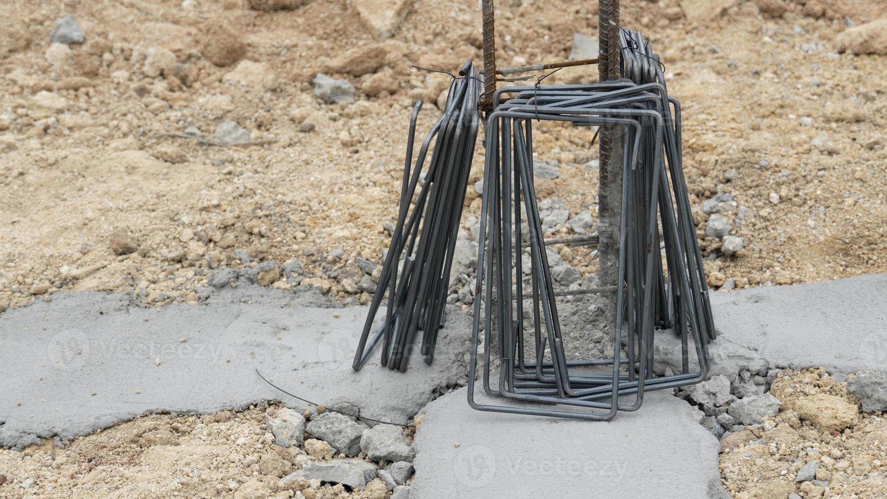 Rectangular rebar is a connection point for reinforcing construction