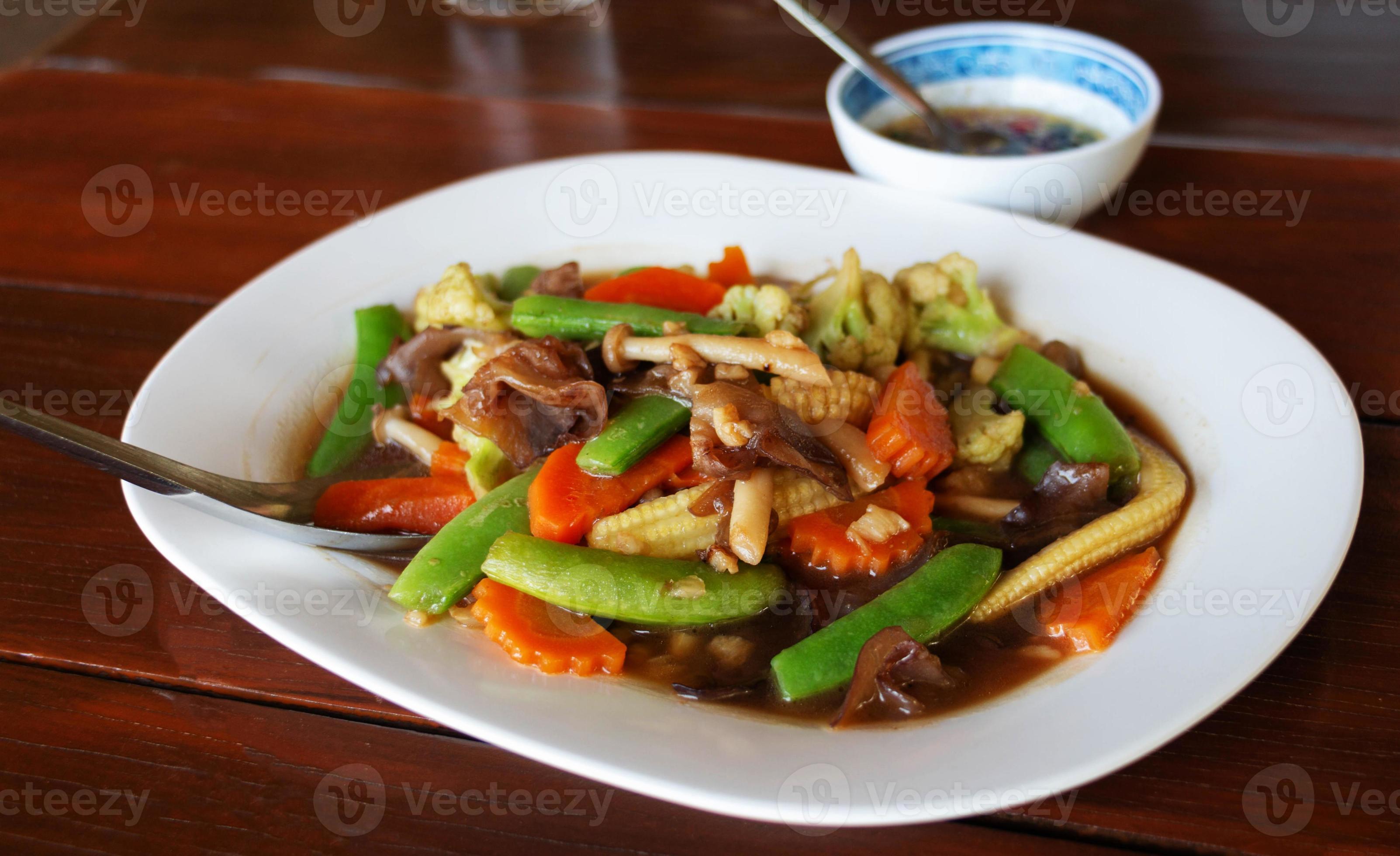 mixed vegetable stir-fried in oyster sauce 13425417 Stock Photo at Vecteezy